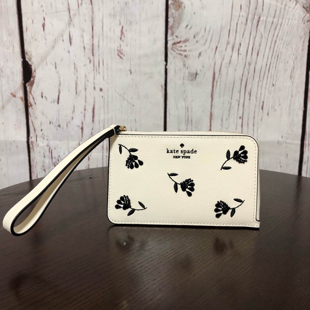Kate Spade Lucy Meringue White and Black Floral Wristlet 3d Details nwt
